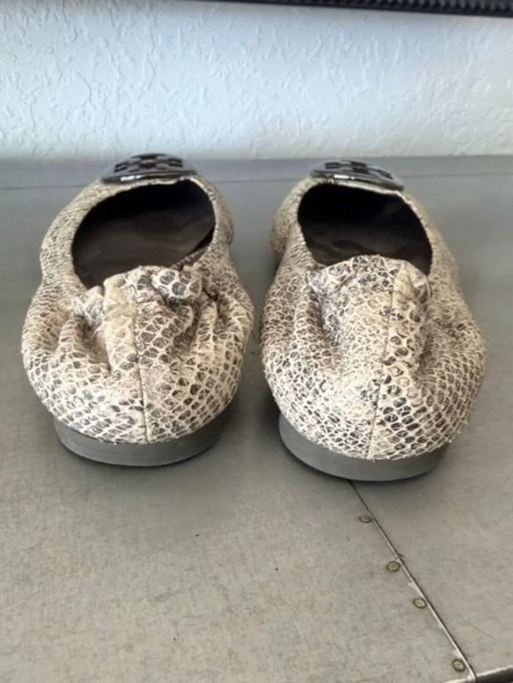 Tory Burch Reva Snakeskin Embossed Ballet Flats – Gunmetal Gray & Taupe Size 6.5